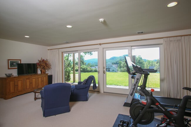 Building Photo - 37 Kalliste Hill