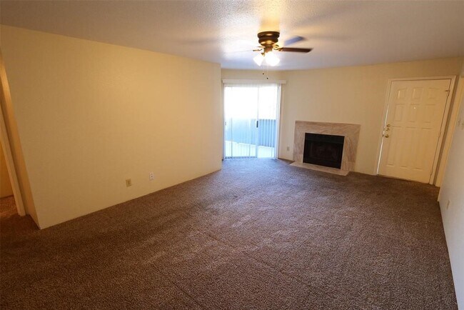 Building Photo - 9700 Leawood Blvd