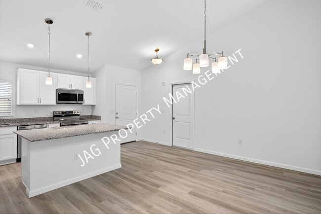 Building Photo - 728 Cornelia Ave SE