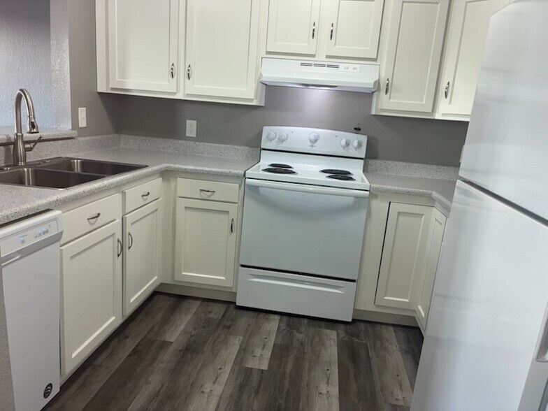 Building Photo - 228 Timber Ridge Dr