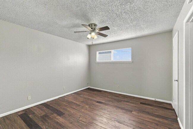 Building Photo - 2319 Greenfield Pkwy