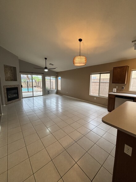 Family room - 3464 S Moccasin Trl