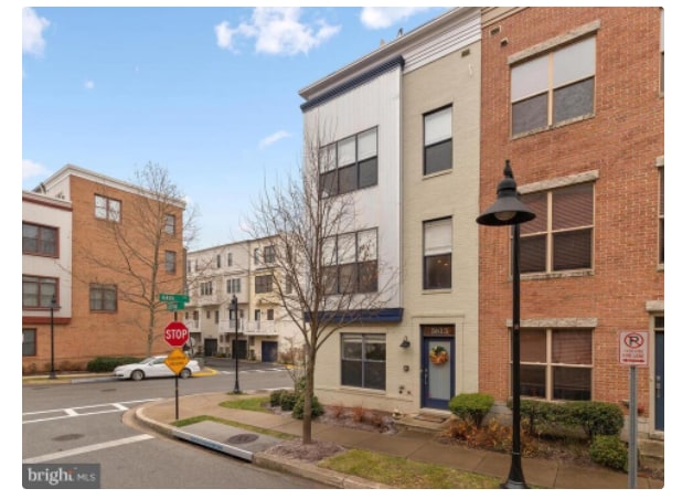 Building Photo - 5815 Lustine St