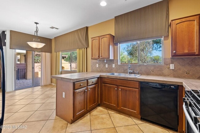 Building Photo - Two Story 3 Bed/2Bath in Paseo Del Rio