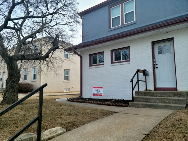 Building Photo - 5519 NW Radial Hwy