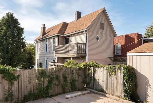 Building Photo - Very Spacious 2 Bed 2.5 Bath Home!