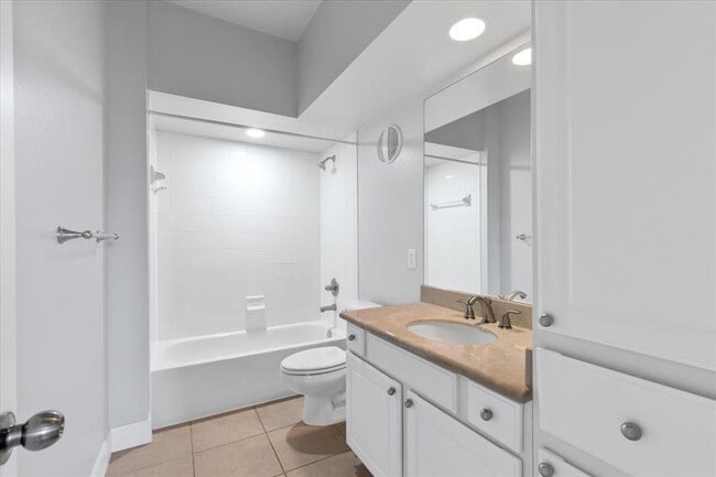 Building Photo - 7701 Rialto Blvd