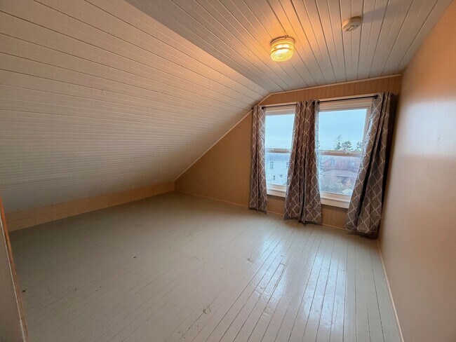 Building Photo - 3356/3372/3376 Franklin Ave.