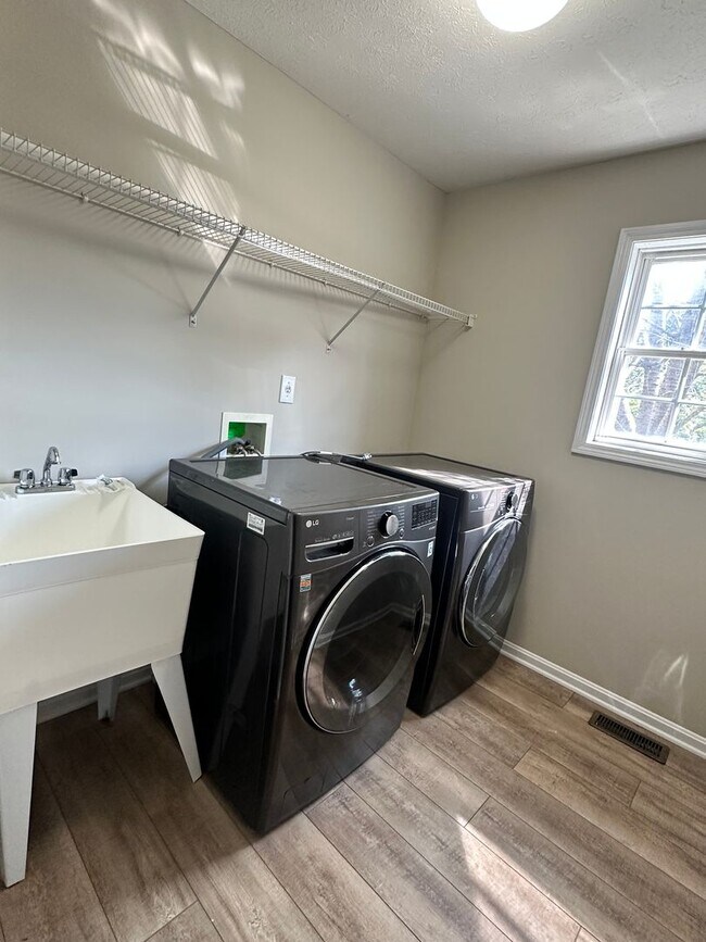 Building Photo - 4512 Dogwood Forest Pl