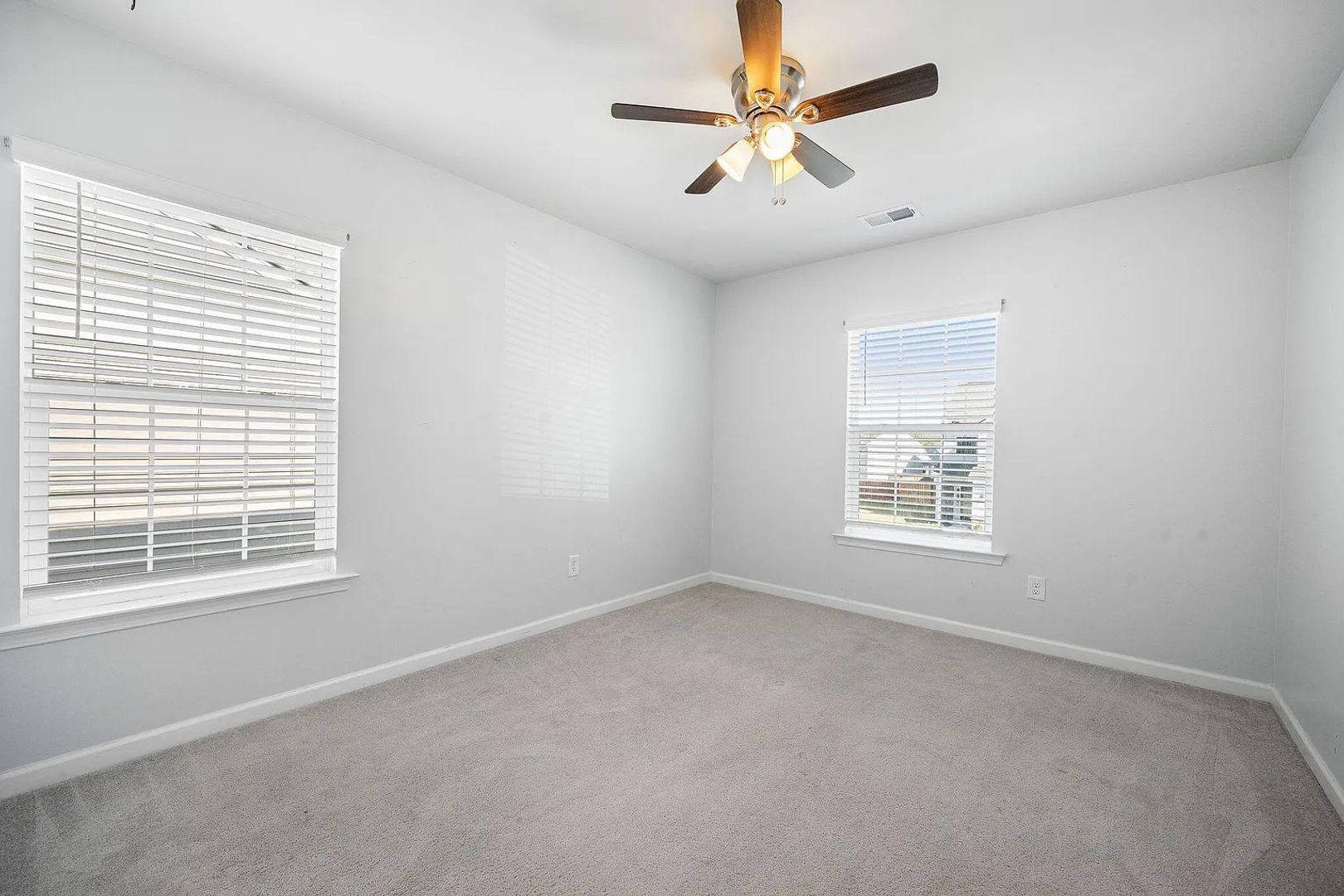 Building Photo - 1164 Mossy Rock Dr