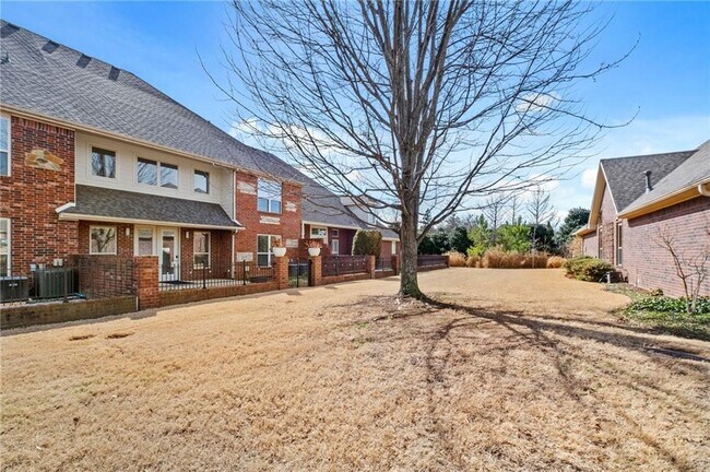 Building Photo - 6683 W Valley View Rd