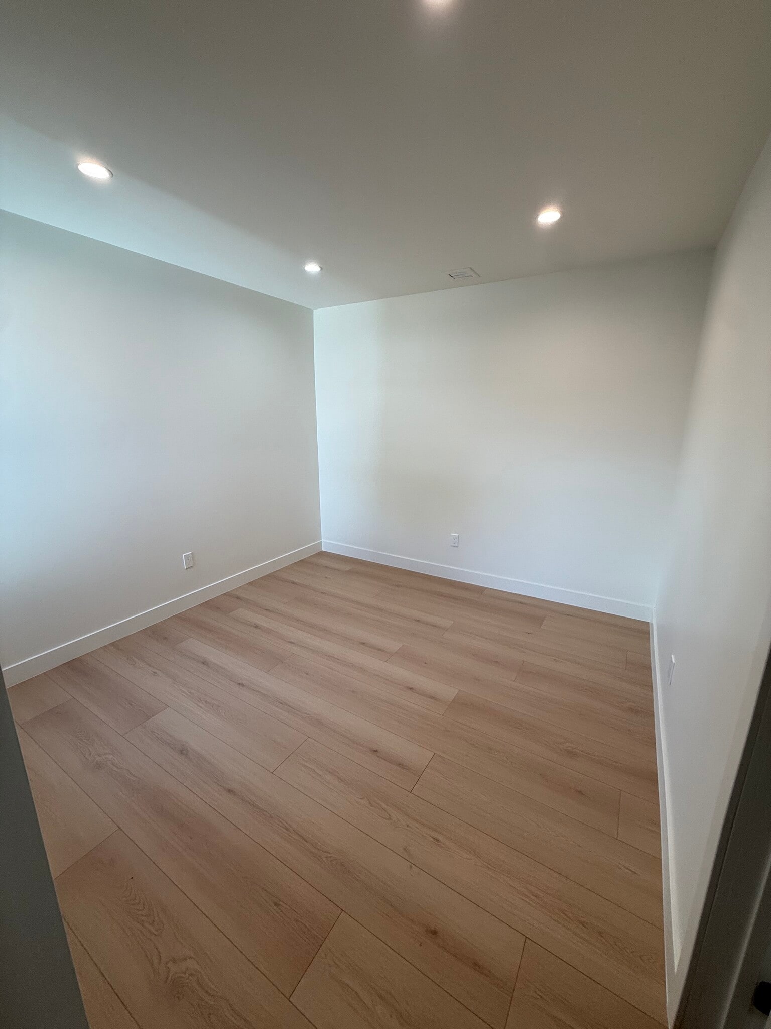 Building Photo - 10157 Swinton Ave