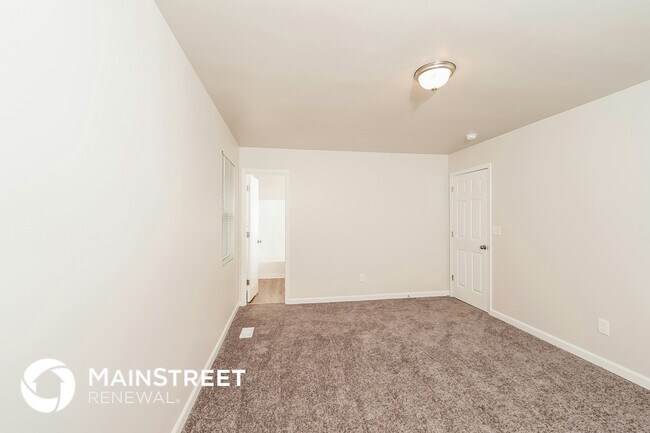 Building Photo - 4852 Shady View Dr