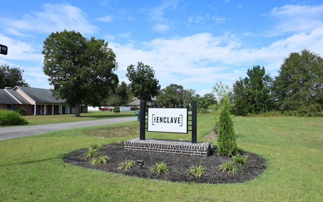 Building Photo - 128 Enclave Ct
