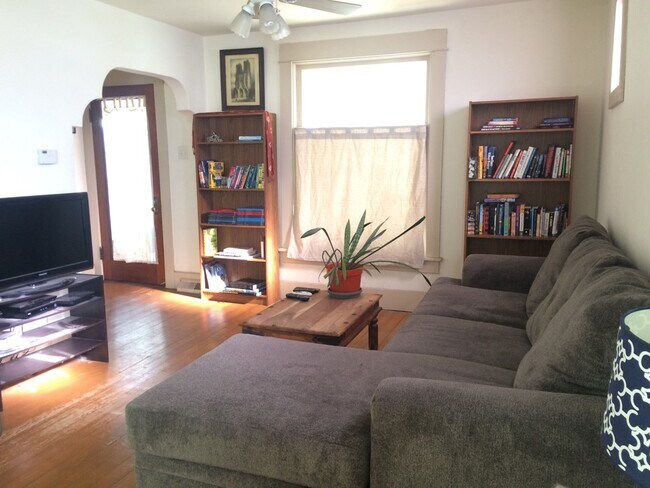 Building Photo - 215 Grove St