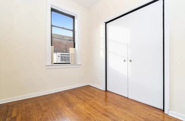 Building Photo - 98 Macdougal Street