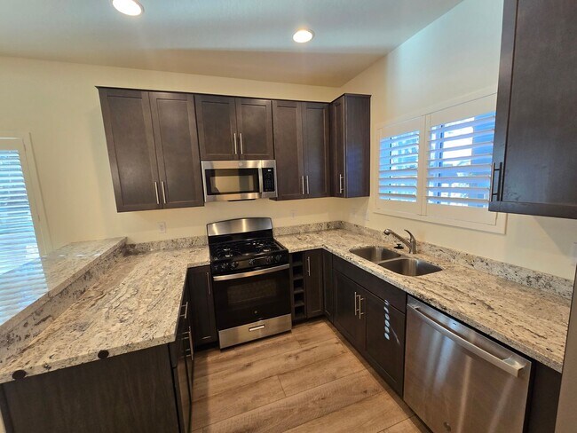 Building Photo - Beautiful, Newly-Built, Townhouse w/A/C & ...