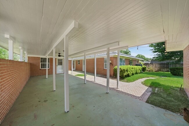 Building Photo - 6323 Cindy Ln