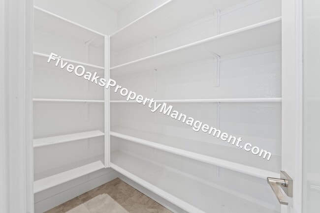 Building Photo - 571 Willow Ridge Ct