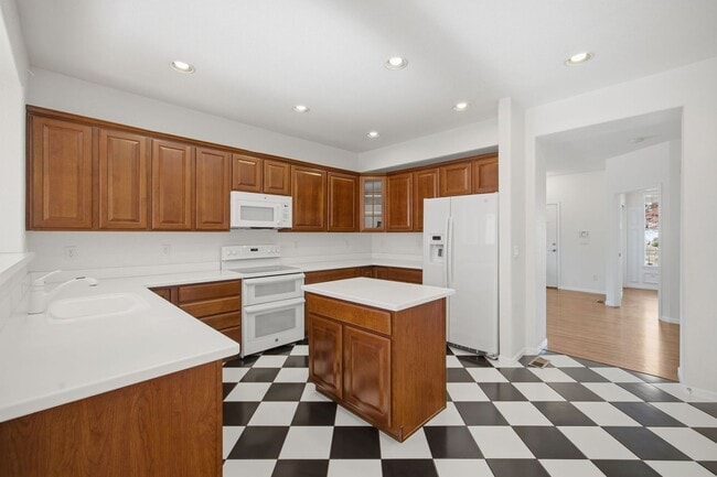 Building Photo - Meticulously maintained 4-bedroom, 3.5-bath  Townhouse In the Heart of Highlands Ranch!