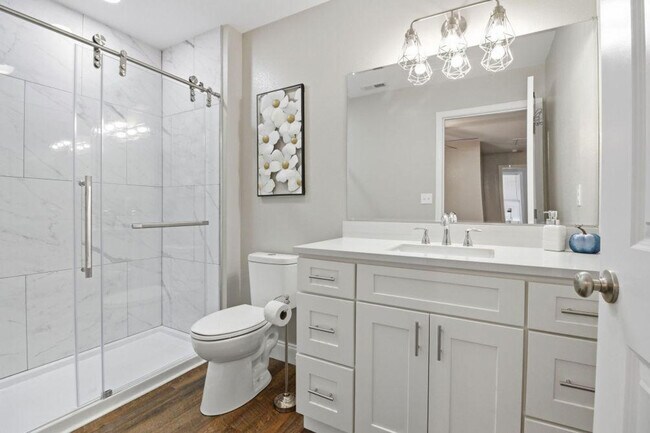 Building Photo - 810 Carson St