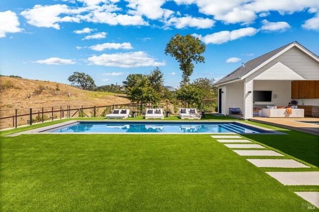 Building Photo - 987 Mark West Springs Rd