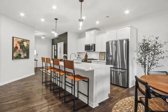 Building Photo - Beautiful Townhome for Rent!