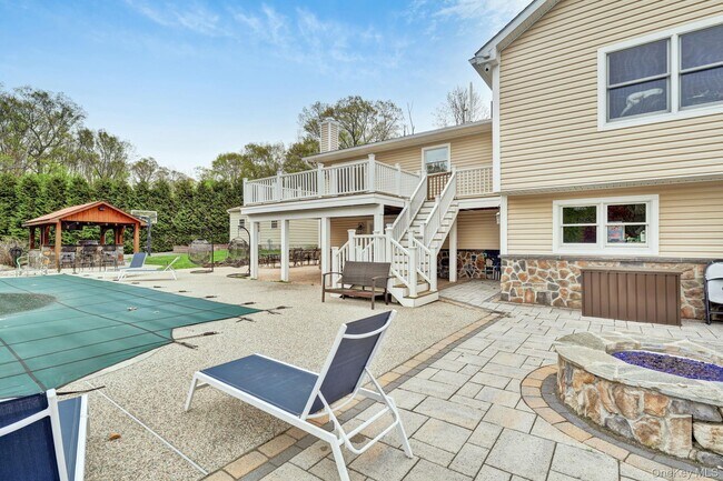 Building Photo - 809 Highland Lake Rd