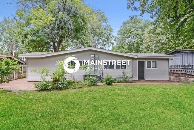 Building Photo - 4 Bedroom Pet-Friendly Home in Florissant,...