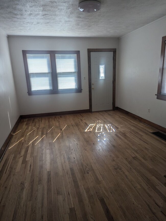 Building Photo - Block 4 Quincy Duplex