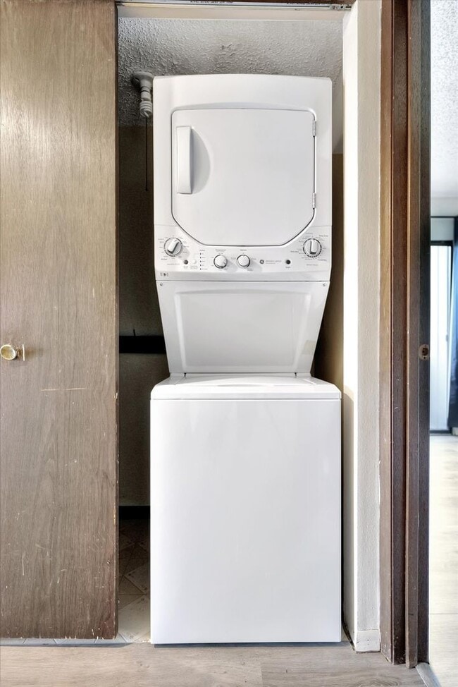 Building Photo - 2 bedroom, 2 bath condo - Available April 2026