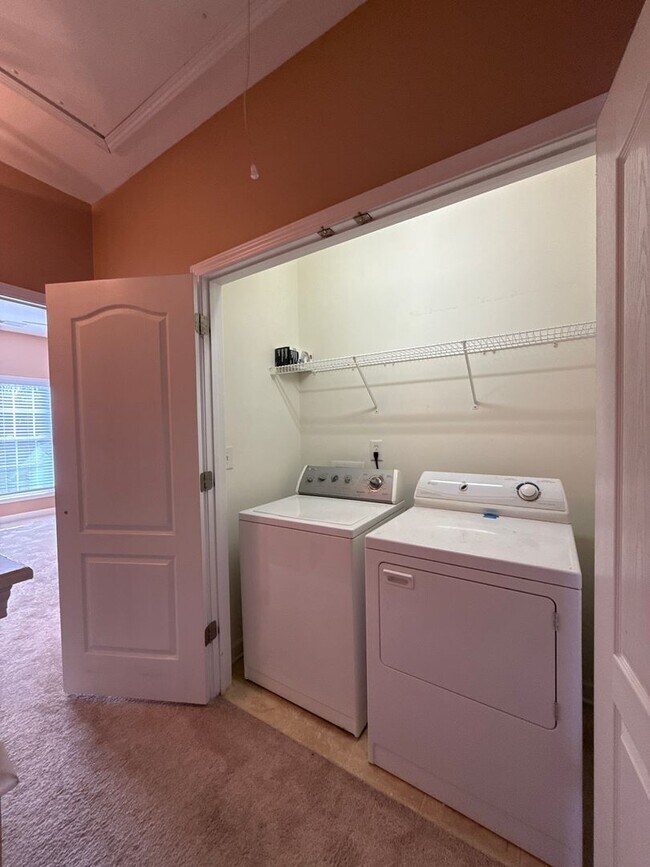 Building Photo - 8636 Beaver Creek Dr