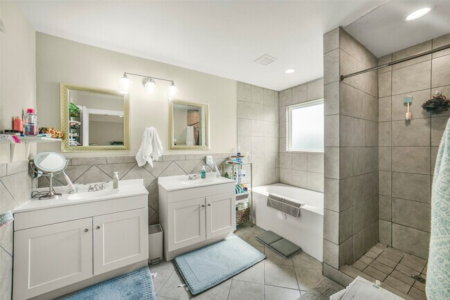Building Photo - 11026 Desert Springs Cir