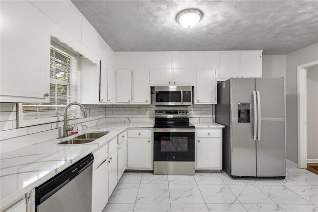 Building Photo - 1246 Elgin Way