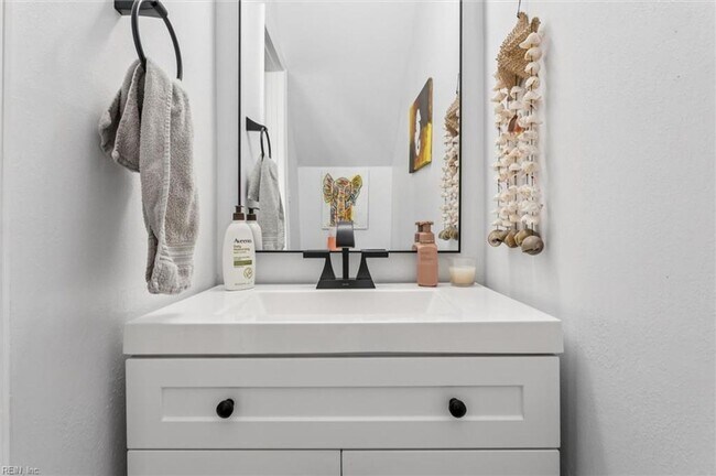 Building Photo - 334 N 1st St