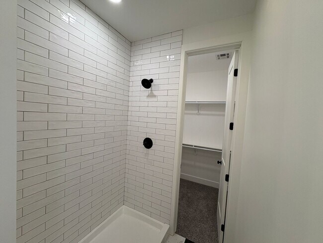 Building Photo - New Build- 3 bedroom, 2.5 bathroom home fo...