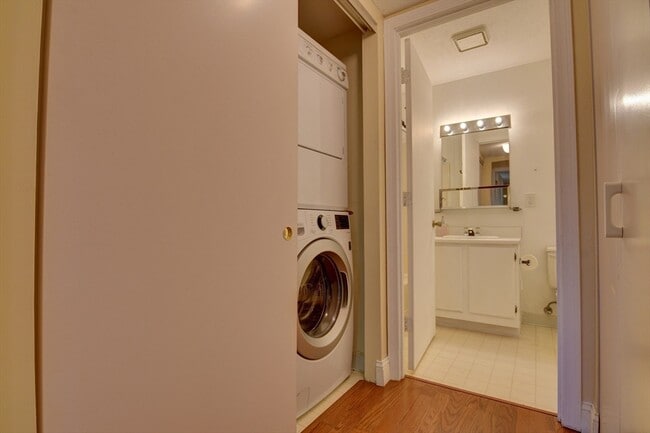 Building Photo - 15 Bower Rd