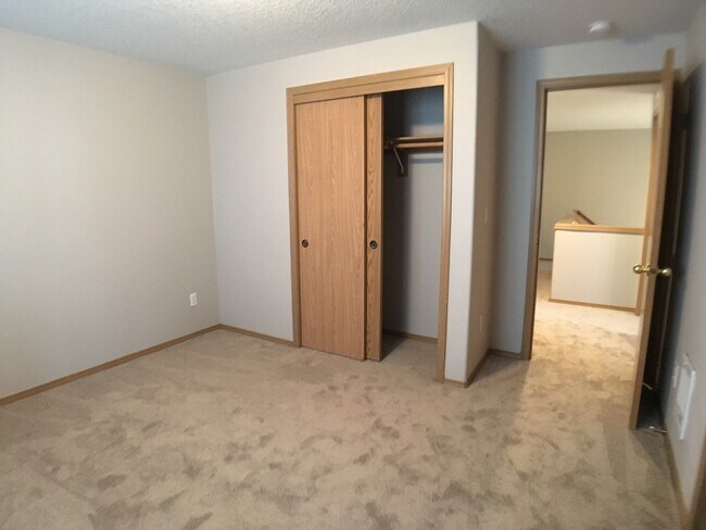 Building Photo - Finic5