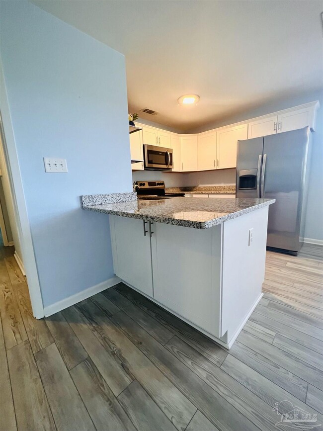 Building Photo - 1100 Shoreline Dr