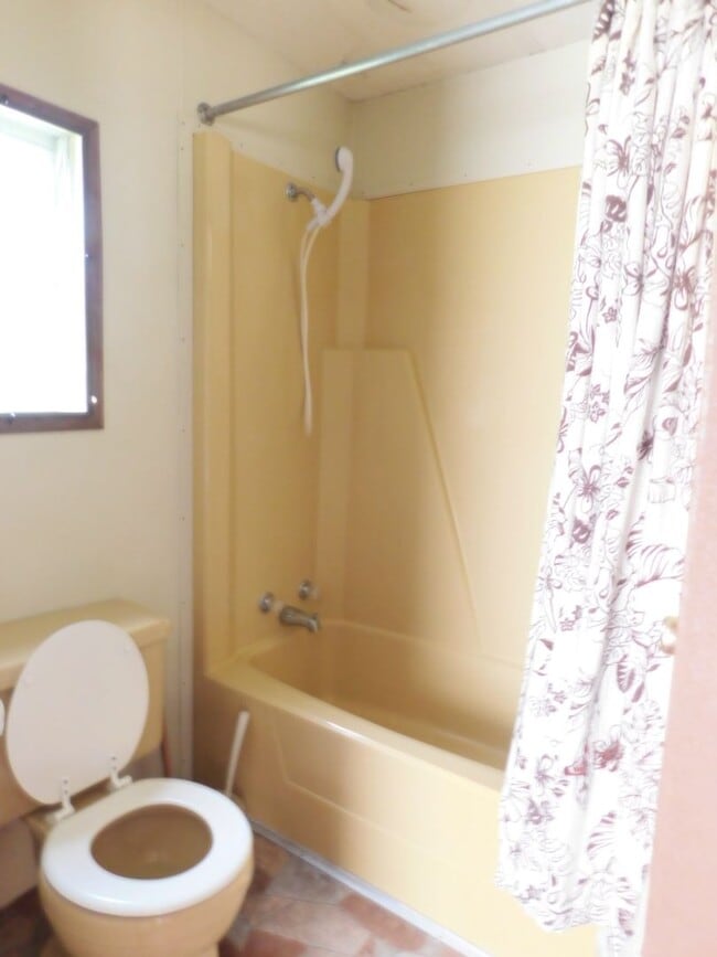 Building Photo - 2 bed, 2 bath in Hertford