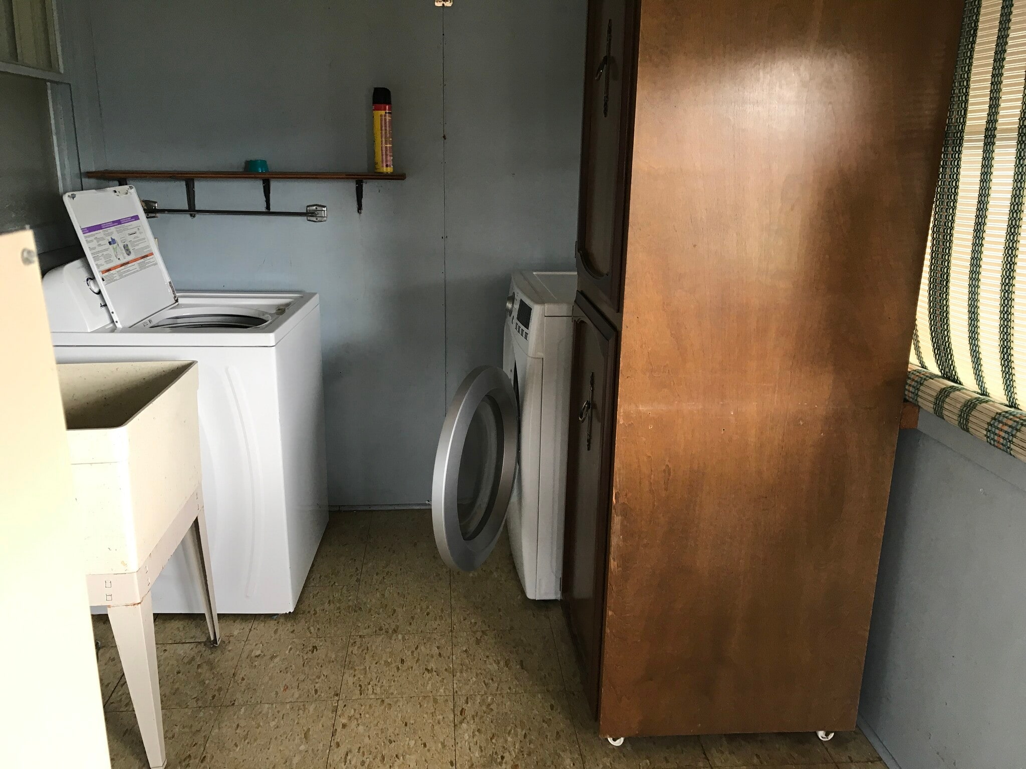 Laundry Wash/Dry/sink - 615 W Main St