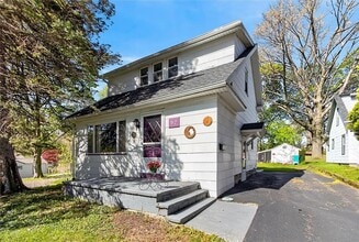 Building Photo - 62 Clearview Rd