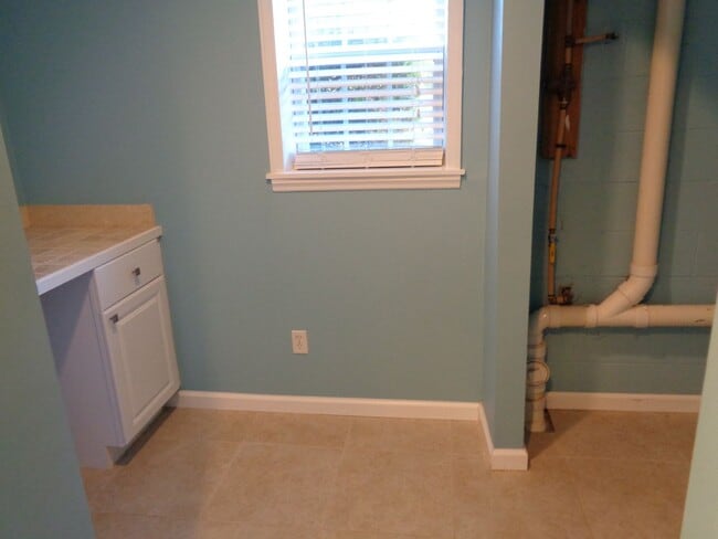 Building Photo - Meadowlark Downs Area-Rental