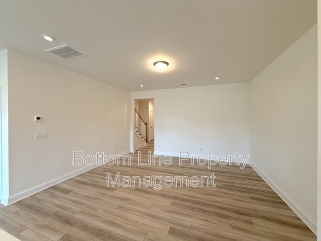 Building Photo - 1520 Cedar Tree Dr