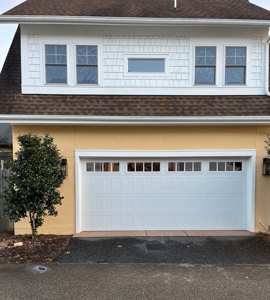 Apartment above garage - 106 Caty Ln