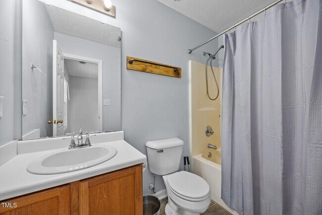 Building Photo - 450 Main St