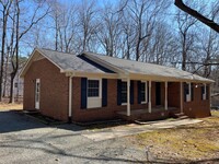 Building Photo - Lovely 3br 2ba home in quiet Chapel Hill n...