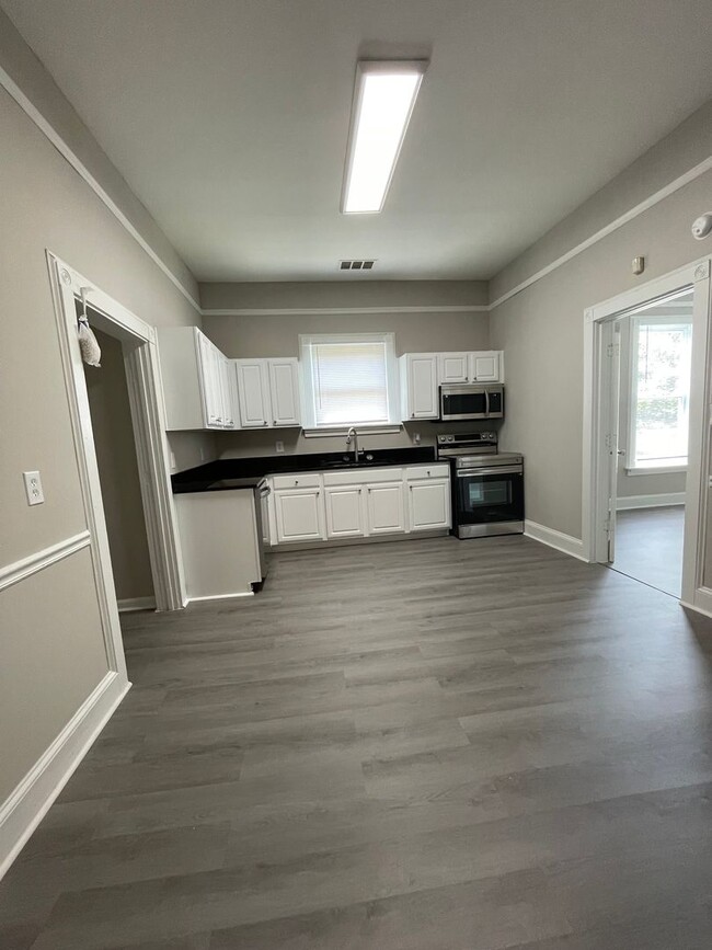 Building Photo - AMAZING 3br/2ba NEW RENOVATION IN ATLANTA!...