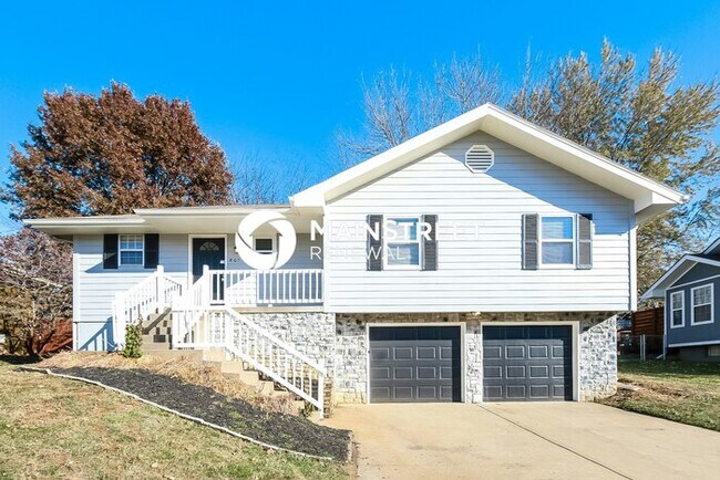 Building Photo - 3 Bedroom Pet-Friendly Home in Lees Summit, MO with Main Street Renewal
