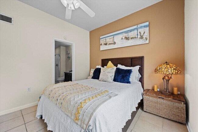 Building Photo - 4887 Via Palm Lakes Via